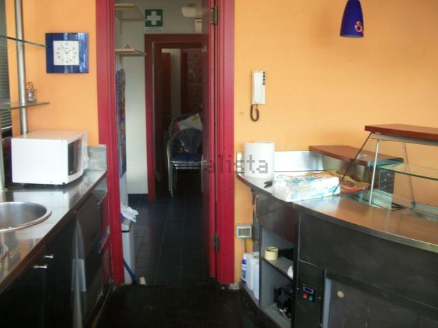 Locale Commerciale in vendita a Porta a Lucca, Pisa