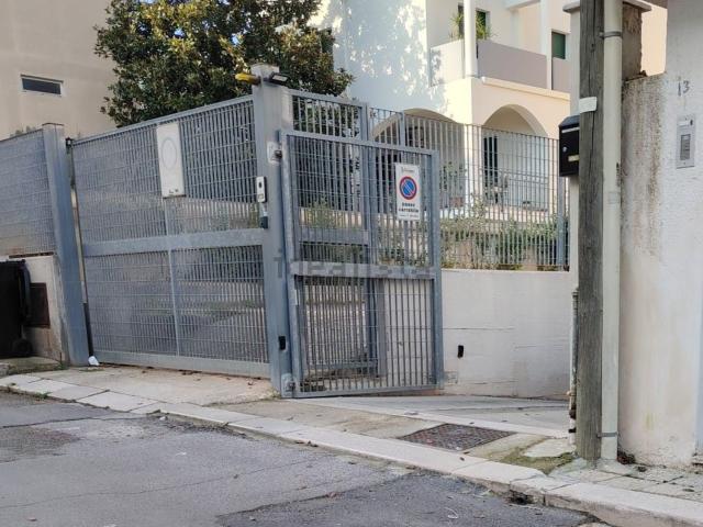 Locale Commerciale in vendita a Capurso, Bari