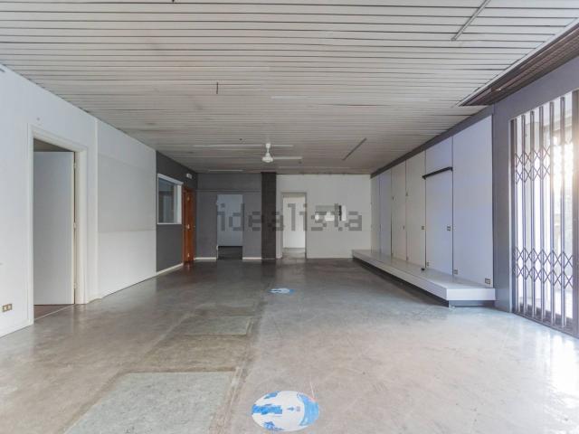 Locale Commerciale in vendita a San Pietro e Paolo, Desio