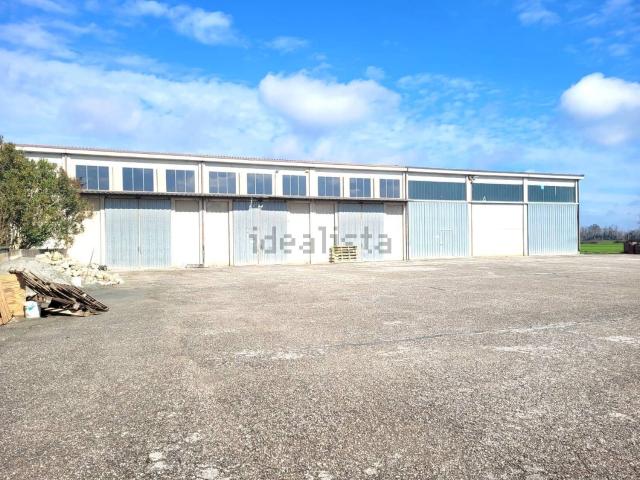 Locale Commerciale in vendita a Ferrara, Reggio Emilia