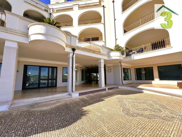 Locale Commerciale in vendita a Puglia, Lecce