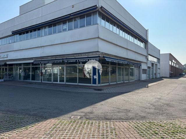Locale Commerciale in vendita a Cella, Re