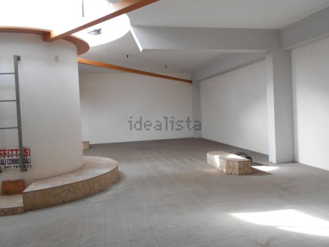 Locale Commerciale in vendita a San Giuseppe - Santa Teresa - Parteolla, Cagliari