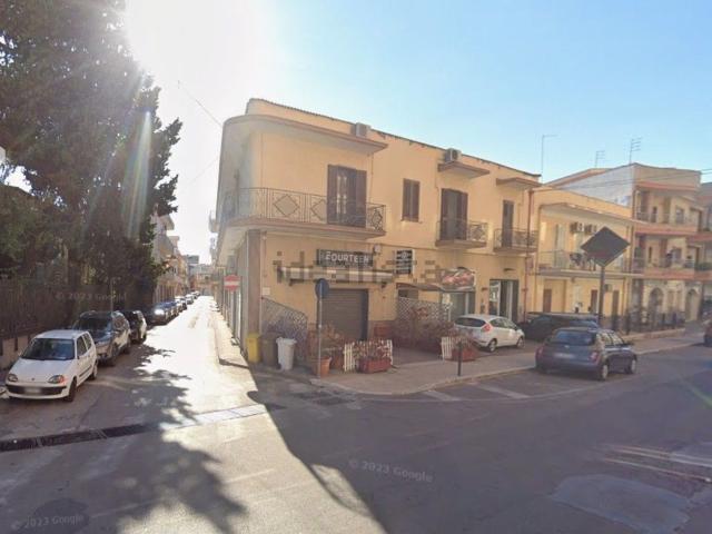 Locale Commerciale in vendita a Puglia, Taranto