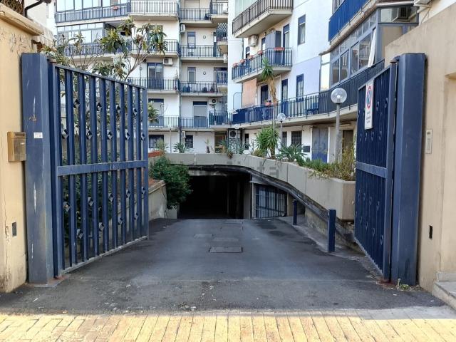 Locale Commerciale in vendita a Monte Po-Nesima-San Leone-Rapisardi, Catania