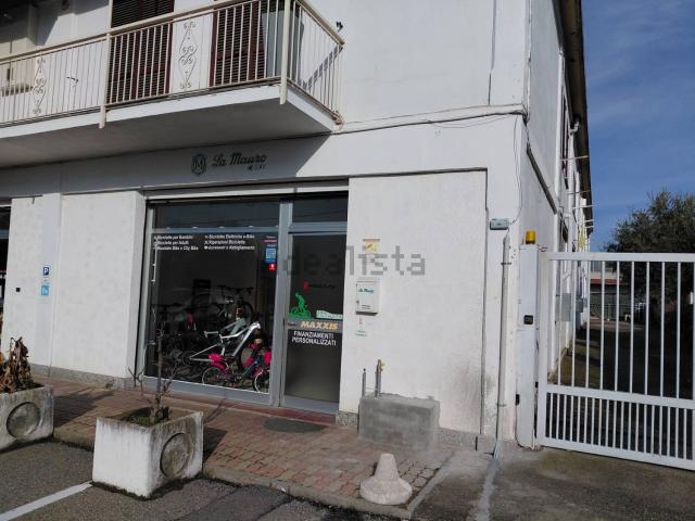Locale Commerciale in vendita a Ponte Masino, Piemonte