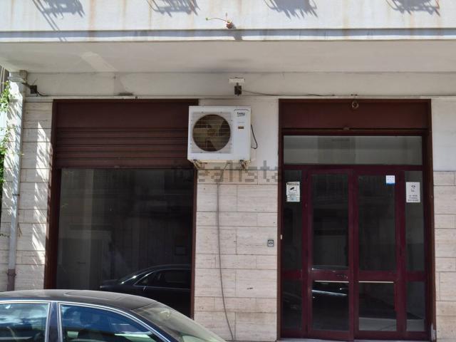 Locale Commerciale in vendita a II Circoscrizione, Messina