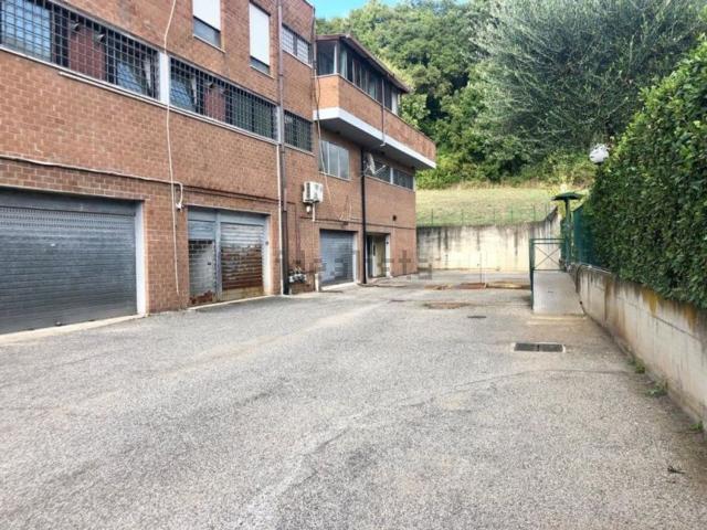 Locale Commerciale in vendita a Municipio Roma IX, Roma Capitale