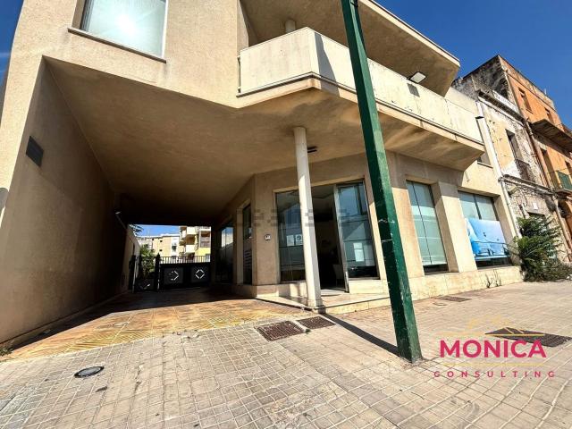 Locale Commerciale in vendita a Trapani, Sicilia
