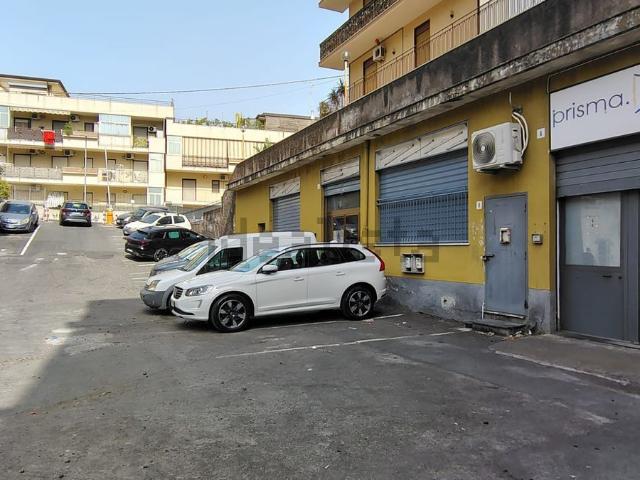 Locale Commerciale in vendita a Monte Po-Nesima-San Leone-Rapisardi, Catania