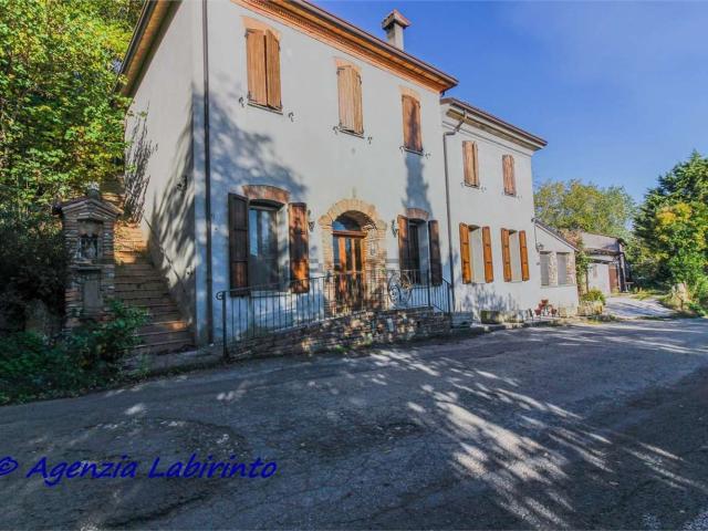 Locale Commerciale in vendita a Unione di Comuni della Romagna Forlivese, Predappio