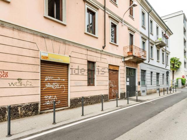Locale Commerciale in vendita a Borghetto, Monza