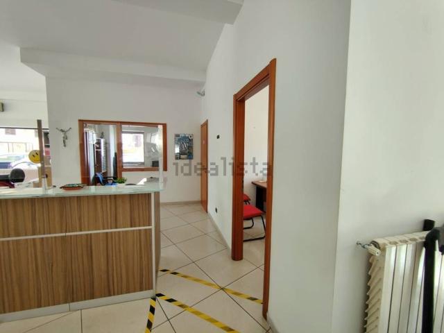 Locale Commerciale in vendita a Ragusa, Sicilia