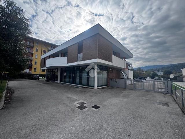 Locale Commerciale in vendita a Schio, Veneto