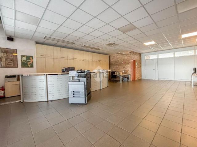 Locale Commerciale in vendita a Curno, Lombardia