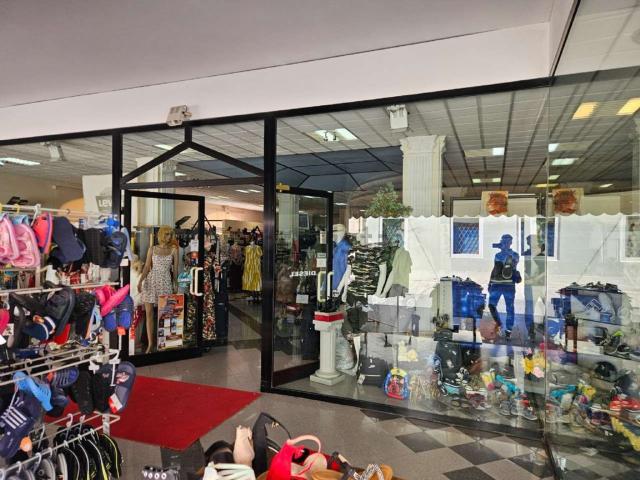 Locale Commerciale in vendita a Pianura Reggiana, Re