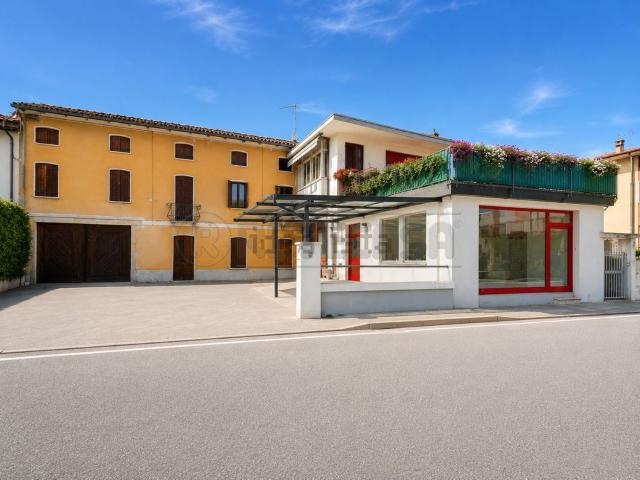 Locale Commerciale in vendita a Malo, Veneto