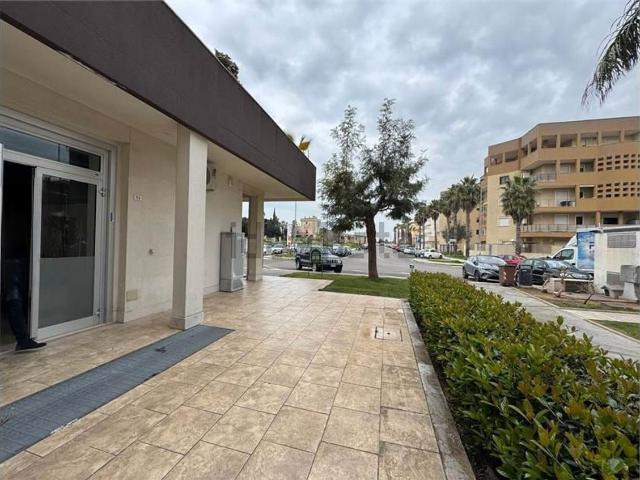 Locale Commerciale in vendita a Puglia, Lecce