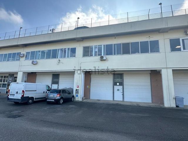 Locale Commerciale in vendita a Piane Sant'Angelo, San Salvo