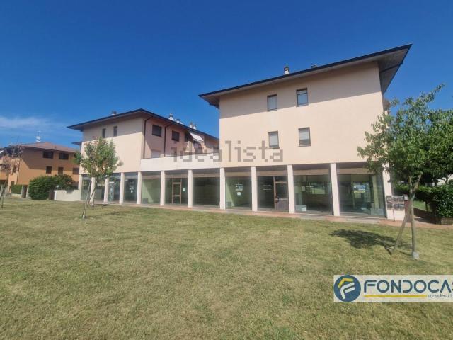Locale Commerciale in vendita a Lugana, Sirmione