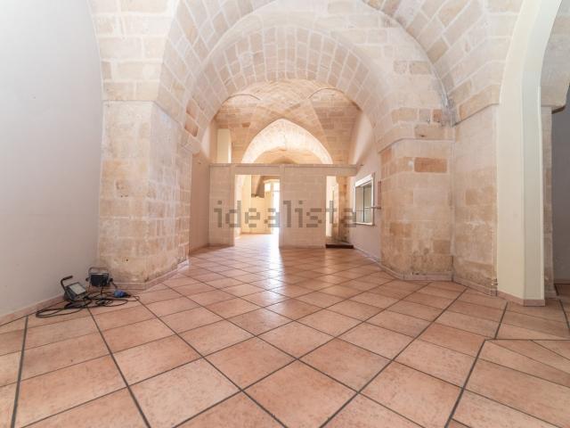 Locale Commerciale in vendita a Puglia, Brindisi