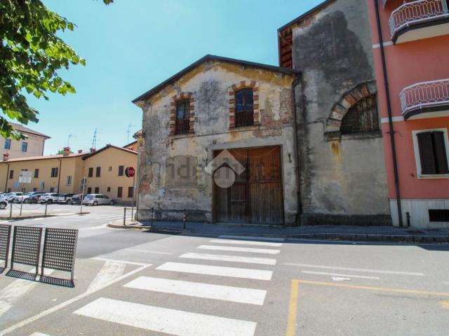 Locale Commerciale in vendita a Unione dei Comuni Bassa Bresciana Occidentale, Orzinuovi