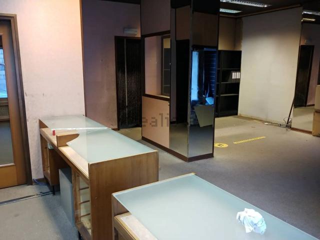 Locale Commerciale in vendita a Pordenone, Friuli-Venezia Giulia