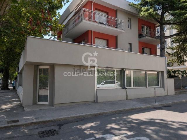 Locale Commerciale in vendita a Alba, Riccione