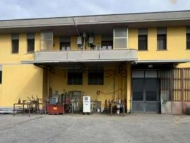 Locale Commerciale in vendita a Agliana, Toscana
