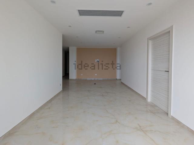 Locale Commerciale in vendita a Puglia, Lecce