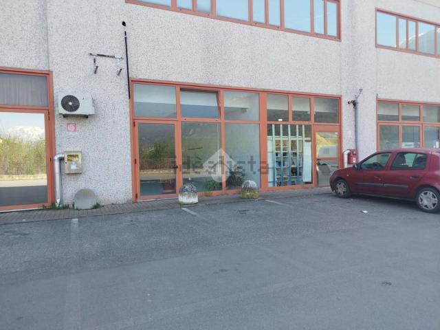 Locale Commerciale in vendita a Maisonetta, Piemonte
