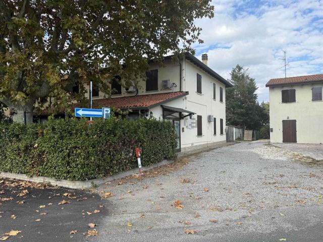 Locale Commerciale in vendita a Unione dei comuni della Bassa Romagna, Massa Lombarda