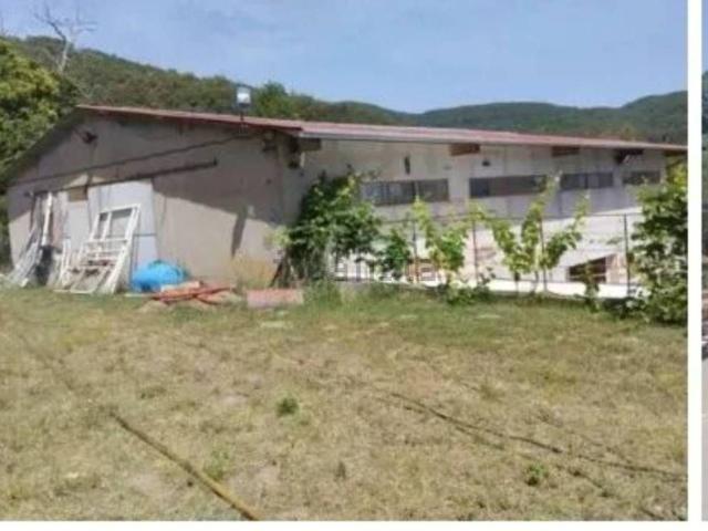 Locale Commerciale in vendita a Calabria, Crotone