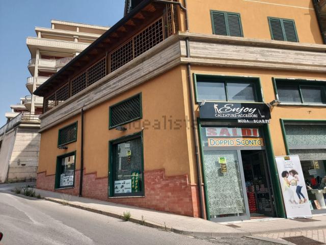 Locale Commerciale in vendita a San Cataldo, Sicilia