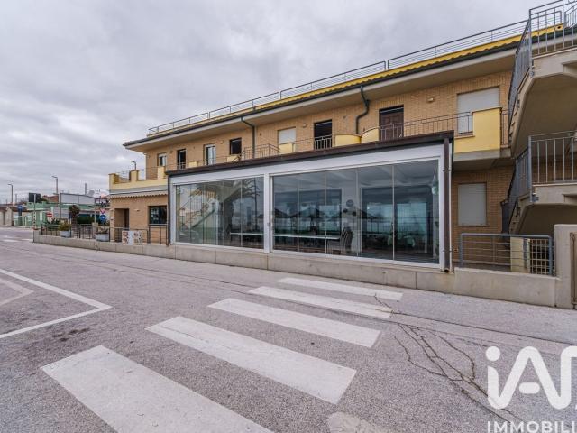 Locale Commerciale in vendita a Marche, Macerata