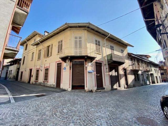 Locale Commerciale in vendita a Arico, Piemonte
