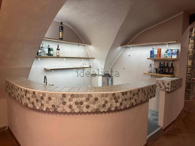 Locale Commerciale in vendita a Cavi, Santo Stefano Al Mare