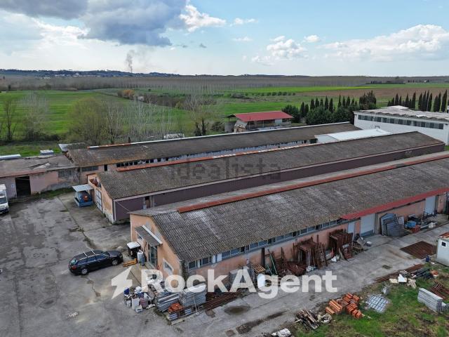 Locale Commerciale in vendita a Legoli, Toscana