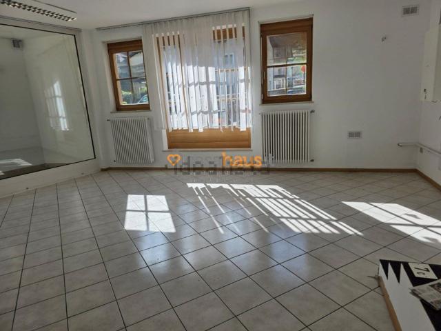 Locale Commerciale in vendita a Auer - Ora, Bolzano - Bozen