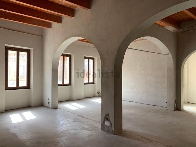Locale Commerciale in vendita a Cappuccini, Cala Di Volpe