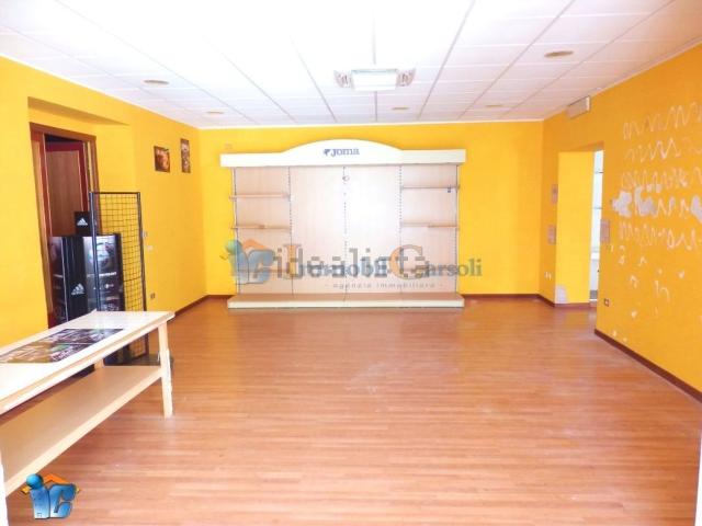 Locale Commerciale in vendita a Carsoli, Abruzzo