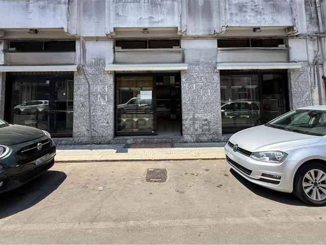 Locale Commerciale in vendita a Cappuccini, Puglia