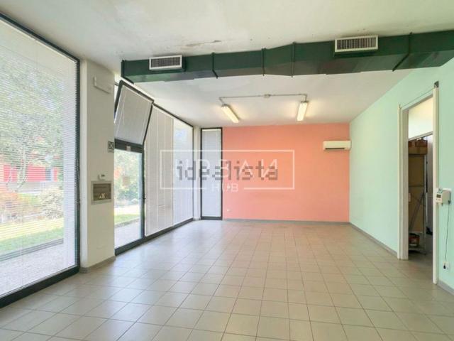 Locale Commerciale in vendita a Unione di Comuni della Romagna Forlivese, Quattro