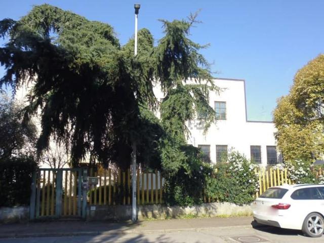 Locale Commerciale in vendita a Palazzo Del Pero, Toscana