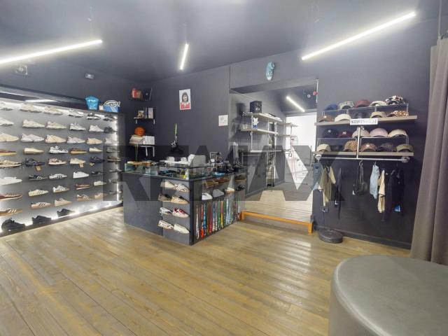 Locale Commerciale in vendita a Santa Lucia, Bastia Umbra