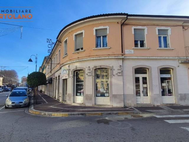 Locale Commerciale in vendita a Monfalcone, Friuli-Venezia Giulia