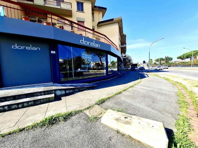 Locale Commerciale in vendita a Unione dei Comuni Circondario dell'Empolese Valdelsa, Empoli