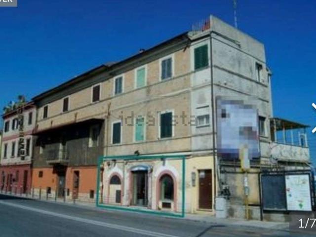 Locale Commerciale in vendita a Marche, Ancona