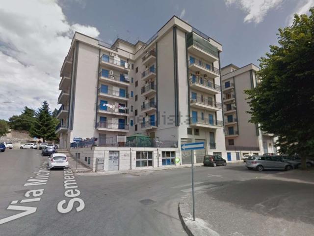 Locale Commerciale in vendita a Puglia, Taranto