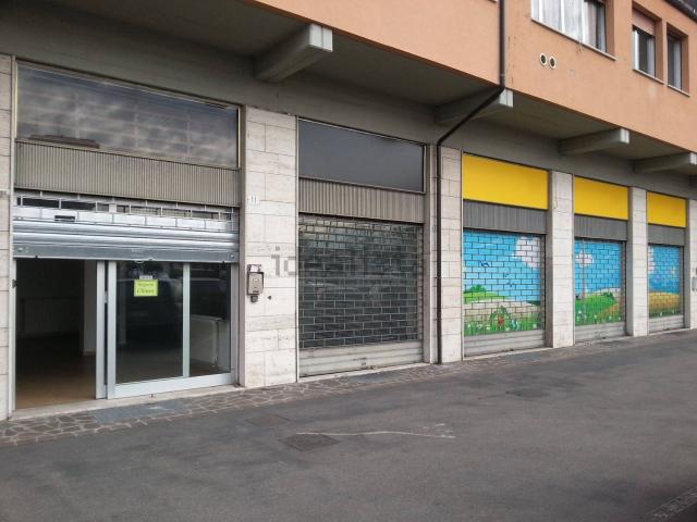 Locale Commerciale in vendita a Crocetta-San Lazzaro-Modena Est, Modena